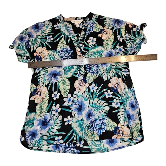 Land N Sea Tropical V Neck Button Top Small - Picture 6 of 7